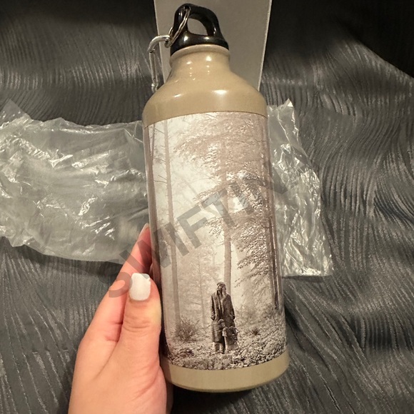 NEW SEALED TAYLOR SWIFT AUGUST SLIPPED AWAY WATER BOTTLE - Picture 2 of 4